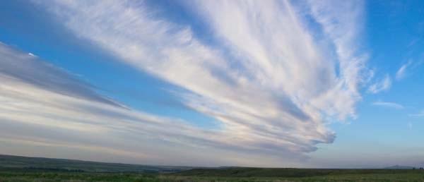 Wispy-Clouds-over-Mesa.jpg